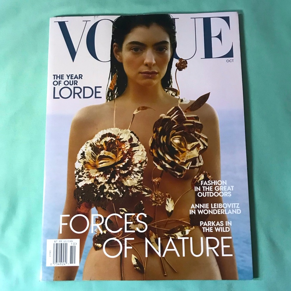 📚💅🏼 Vogue Magazine Lorde Edition October 2021